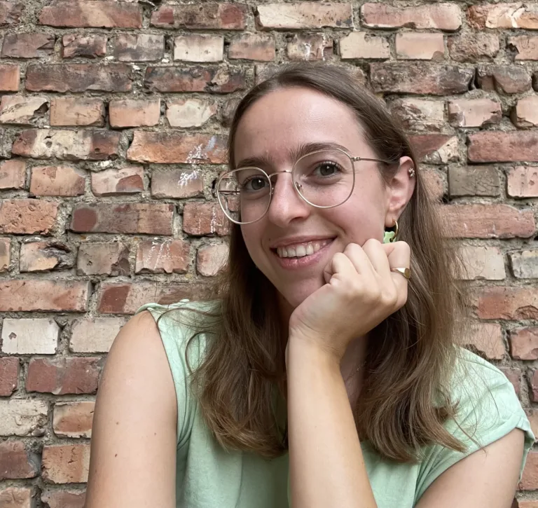 Photo de Maeva Raen, fondatrice du Cercle des PoÊtres Retrouvés